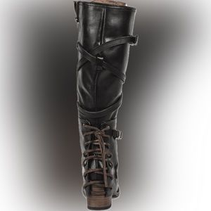 Freebird black/dark chocolate size 8. Just as new.